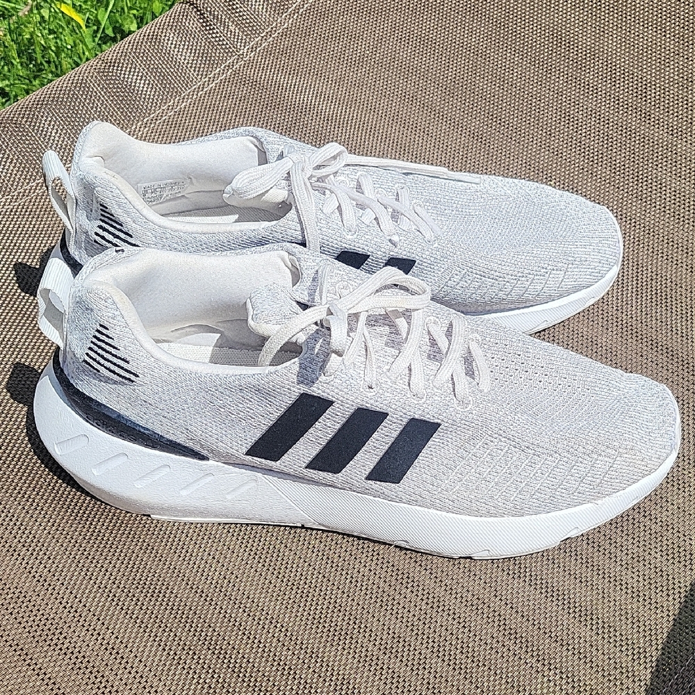 Adidas Womens Swift Run 22 Sneakers